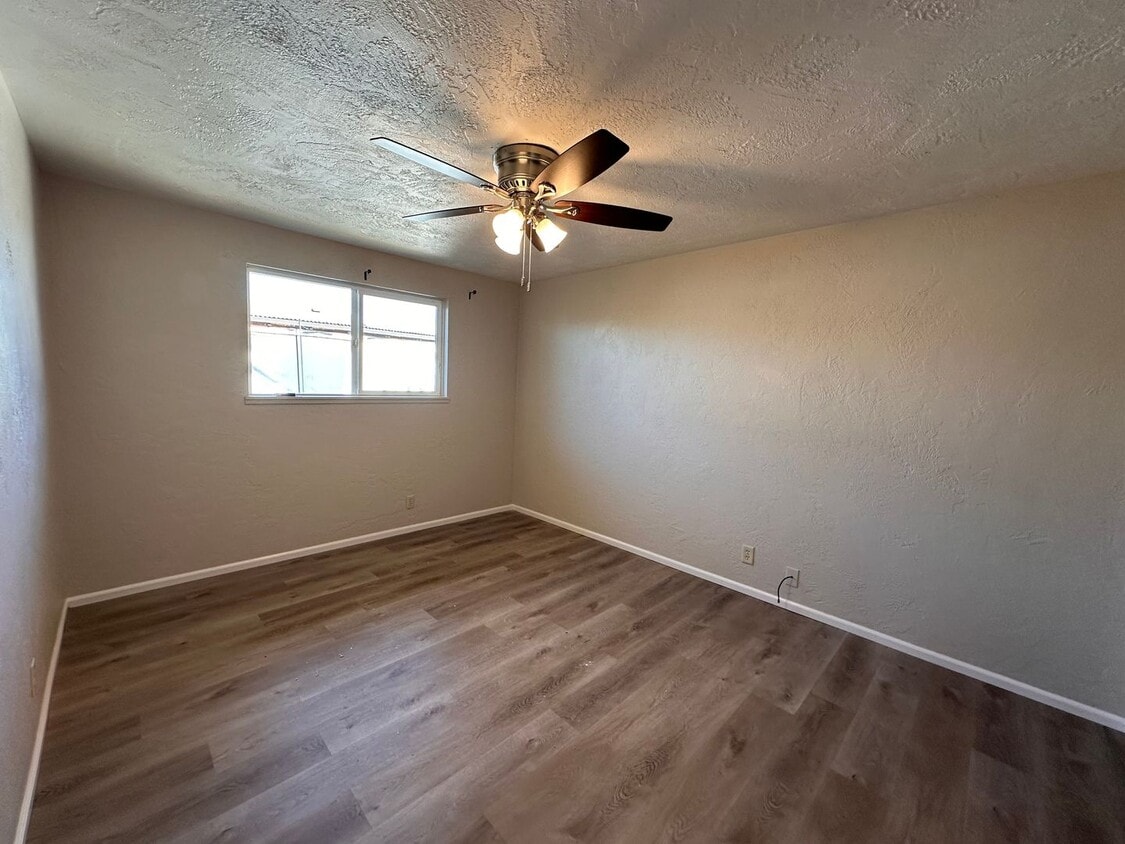 148-38th Place Duplex - 148-38th Pl