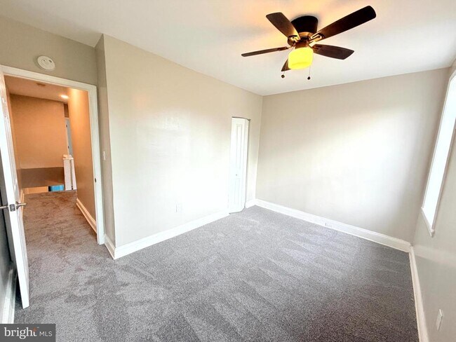 Foto del edificio - 2401 Baker St