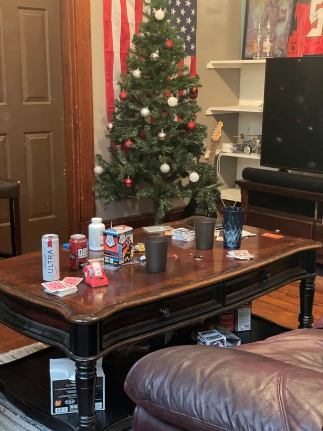 Photo - 2242 Victor St House