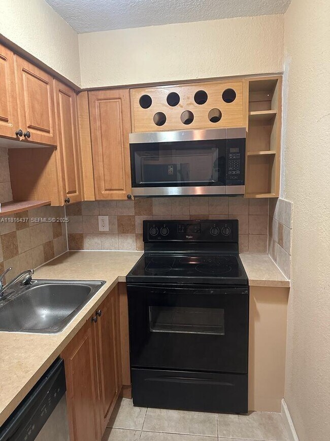 Foto del edificio - 2607 NE 8th Ave