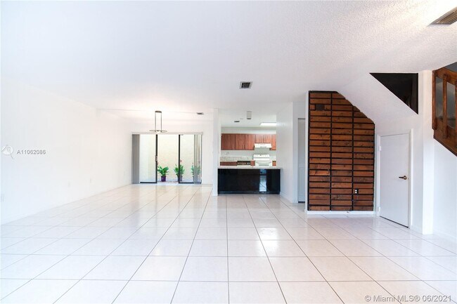Foto del edificio - 6845 NW 169th St