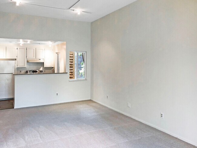 Foto del edificio - Top Floor Corner Condo with Vaulted Ceilings in Desirable Shelter Ridge!  FOUNDATION