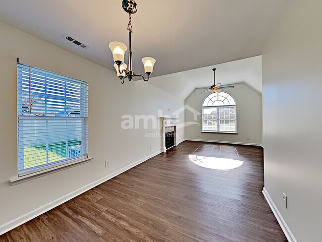 Foto del edificio - 817 Laramie Ct