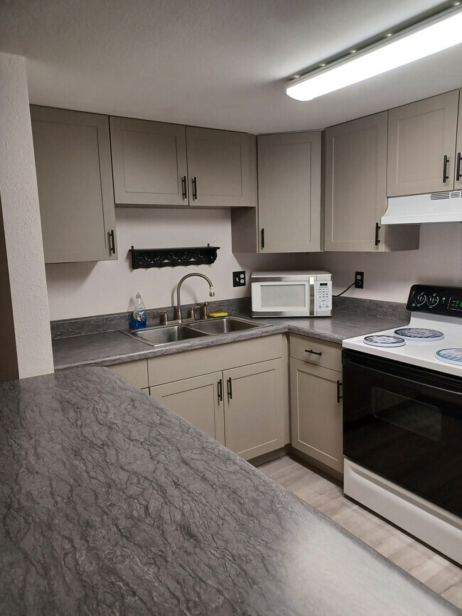Foto del edificio - 7701 Starkey Rd