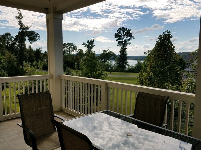 Foto del edificio - 475 River Forest Ln
