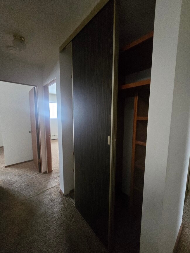 Foto del edificio - 916 Mayflower Ave