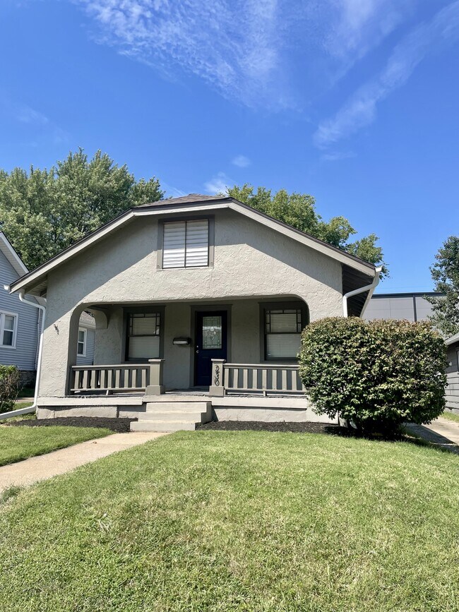 Building Photo - 230 W 73rd Terrace
