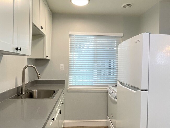 Interior Photo - Sunset Crossings at 3401 Balmoral Drive, S...