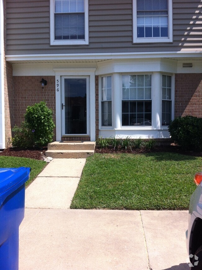 Building Photo - 592 Chancery Ln