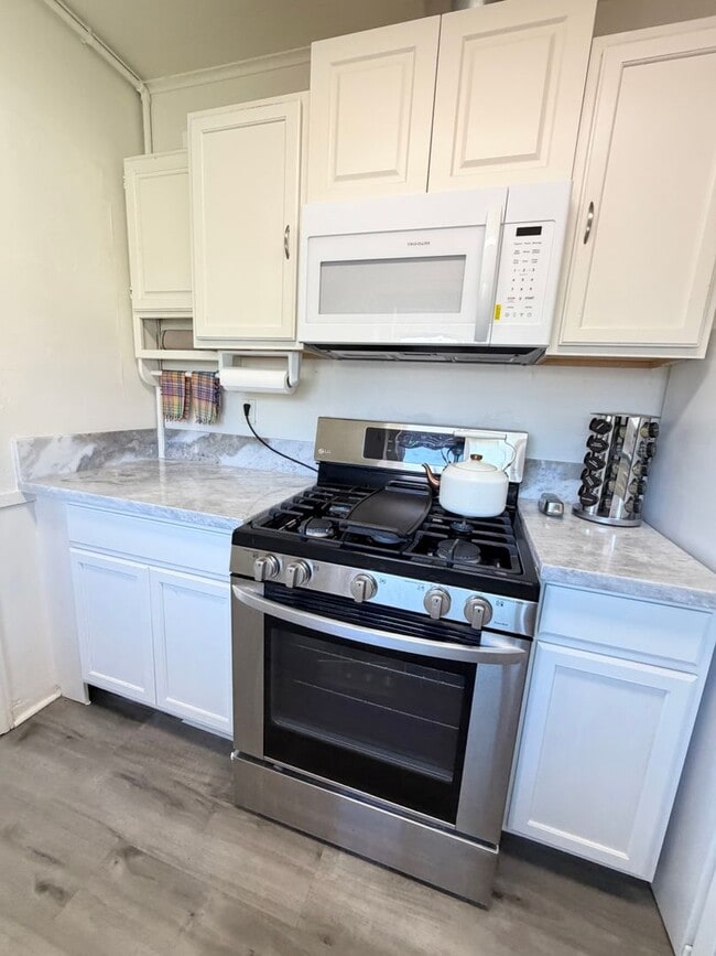 Building Photo - Adorable North Park 1 Bedroom with Parking