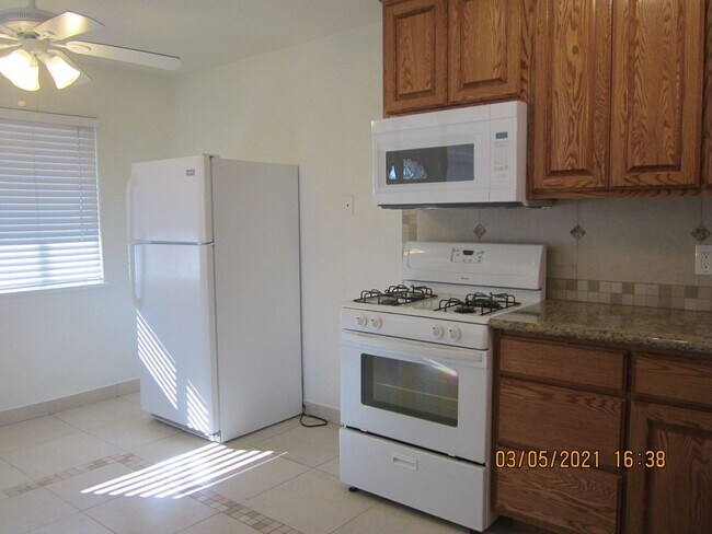 Building Photo - 2 br, 1 bath House - 13902 ELSWORTH Apt 4