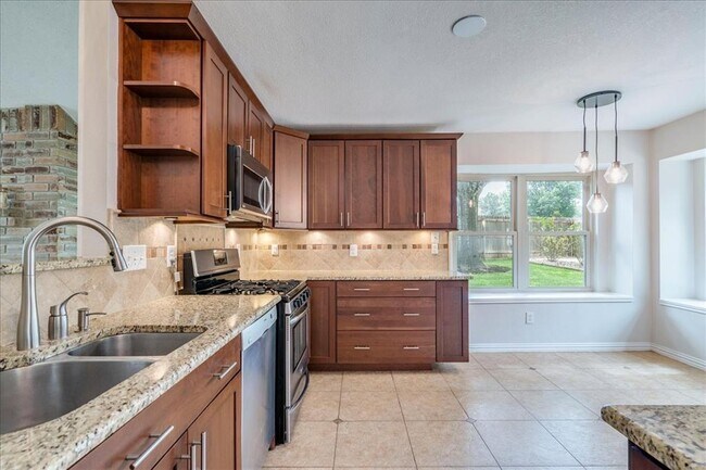 Foto del edificio - 16517 Spotted Eagle Dr