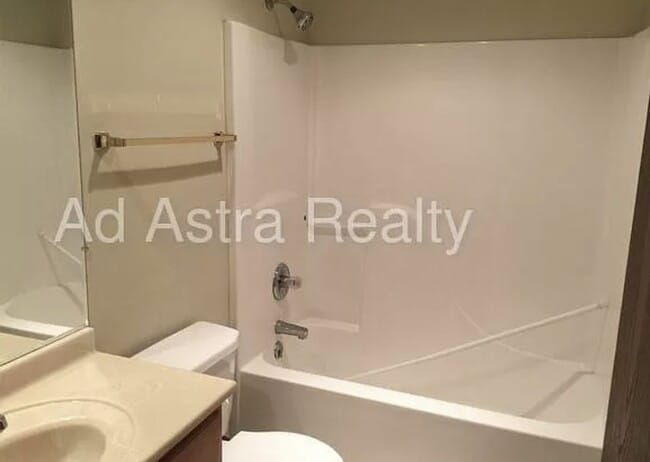Building Photo - Gorgeous 3 Bed 2 Bath Duplex in Platte Cit...