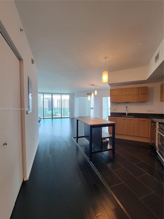 Foto del edificio - 350 S Miami Ave