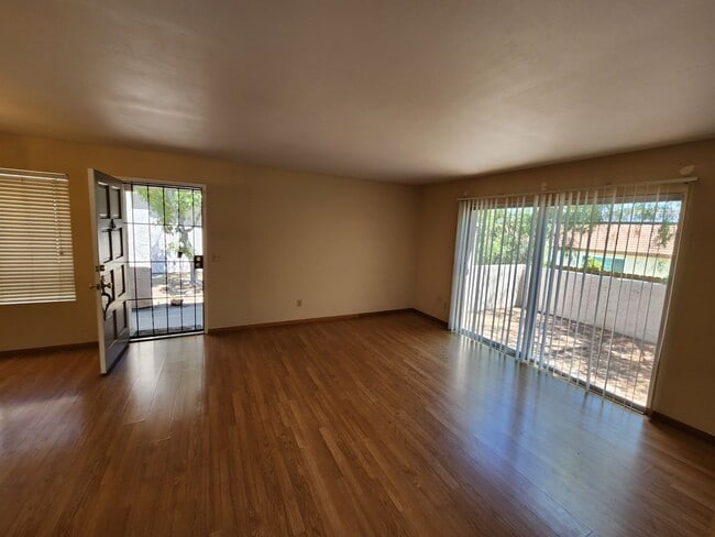 Building Photo - 3 Bed Condo in Rancho Bernardo