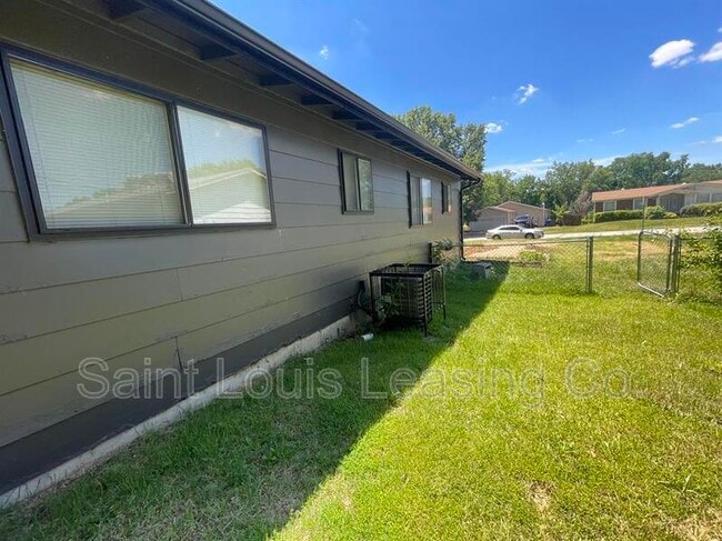 Building Photo - 6545 Los Cimas Dr