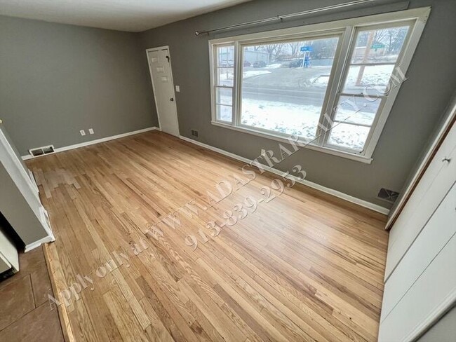 Foto del edificio - Updated 2 Bedroom 1 Bath House in North KC-Coming SOON!!