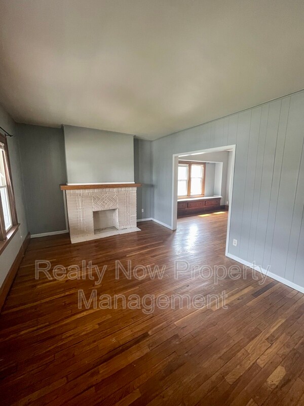 Foto del edificio - 11115 Langton Ave