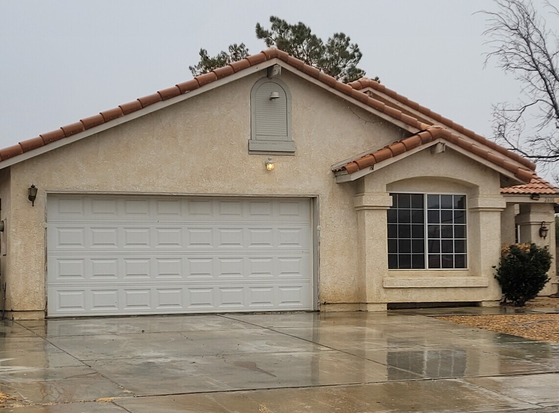 Building Photo - 2608 Starbrite Ave
