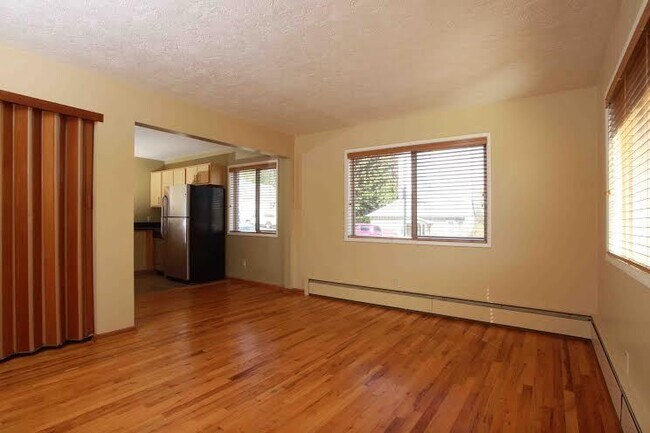 Foto del edificio - Cozy Condo at Marquam Court. Near OHSU with Parking and Storage-