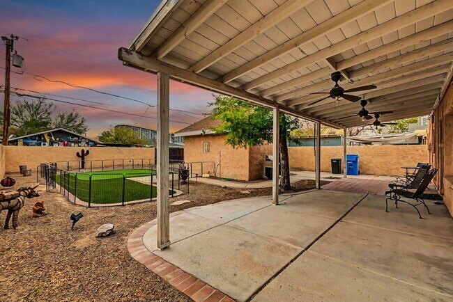Building Photo - Timeless Historic Santa-Fe Style Home in F...