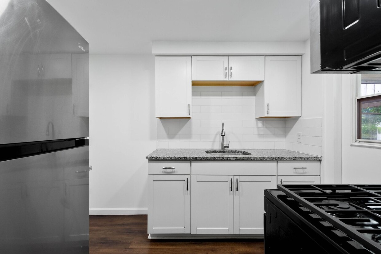 Foto principal - Stunning 2 bedroom home in Dormont availab...