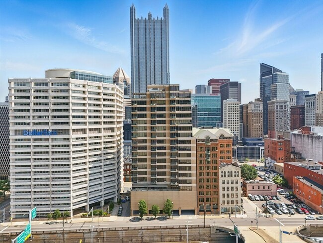 Building Photo - 2 Bedroom 2 Bath Condo