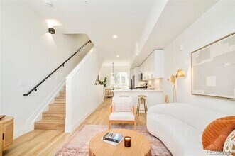 Building Photo - 2105 S Galapago St