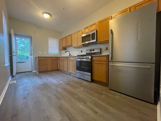 Building Photo - Newly Renovated 3 bed/1.5 bath in Waterfro...