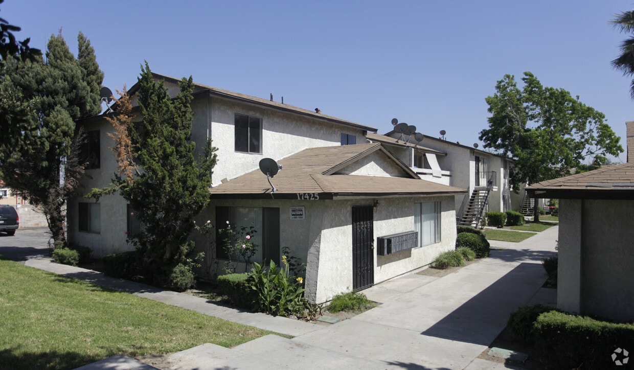 Primary Photo - 17425 Arrow Blvd