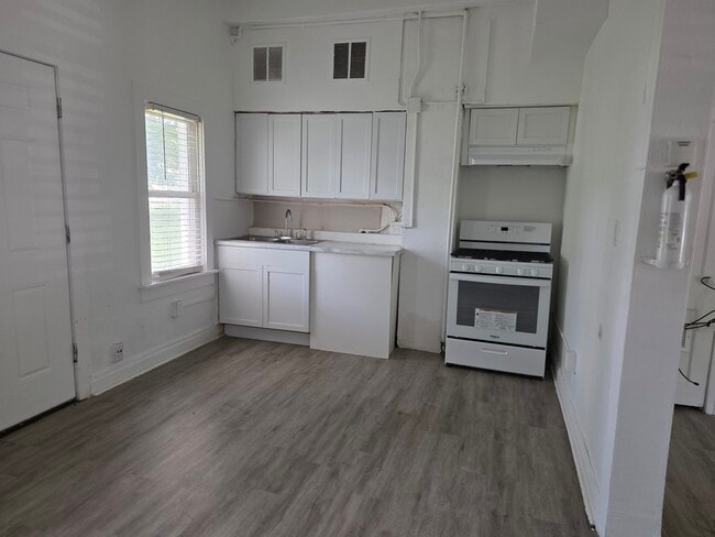 Building Photo - 17104 Wentworth Ave