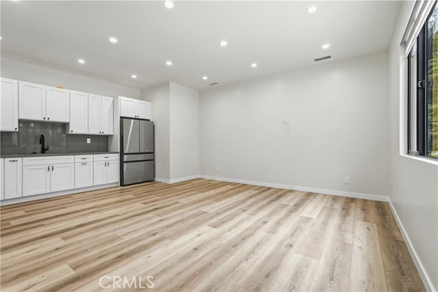 Building Photo - 10913 White Oak Ave