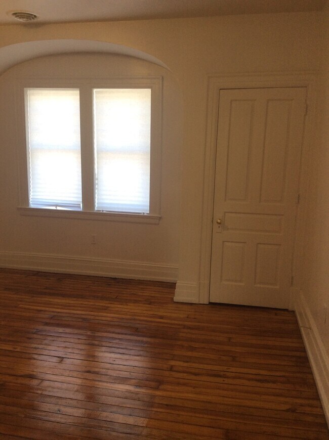 Foto del edificio - 3rd Floor Apartment in Downtown York! Vide...
