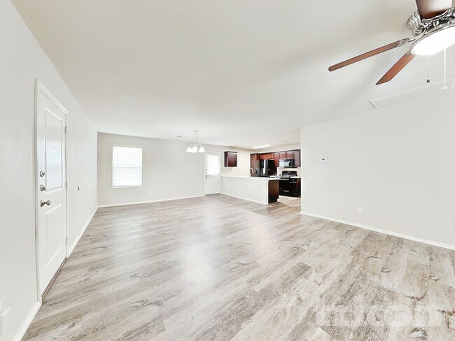 Foto del edificio - 8525 Amistad Cove