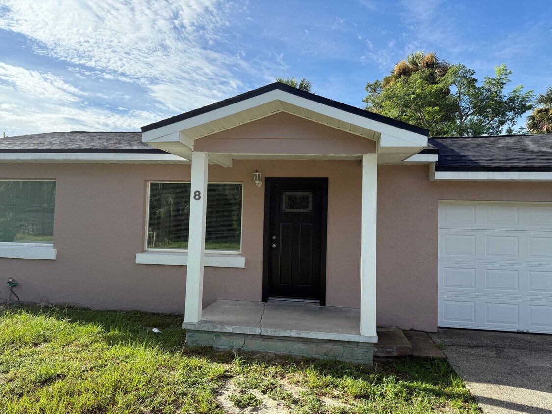 Foto principal - Newly Renovated 2.2 with Den - view of can...