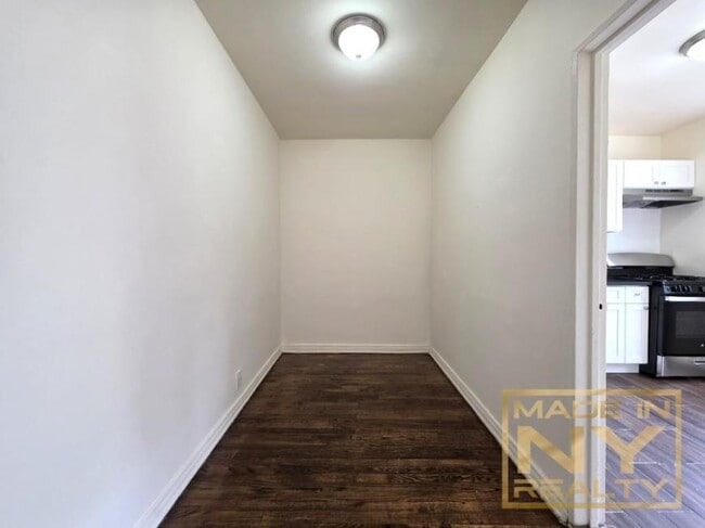 Building Photo - 2 bedroom in BAYSIDE NY 11361