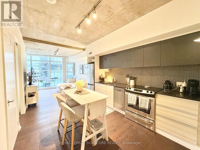 Building Photo - 1190 Dundas St E