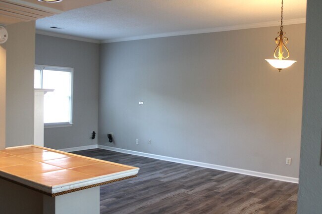 Foto del edificio - 503 Hillsboro Ln