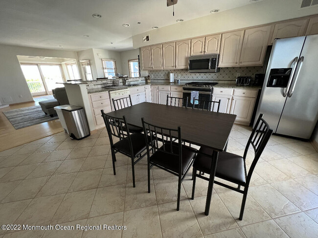 Building Photo - 15 E Tuna Way