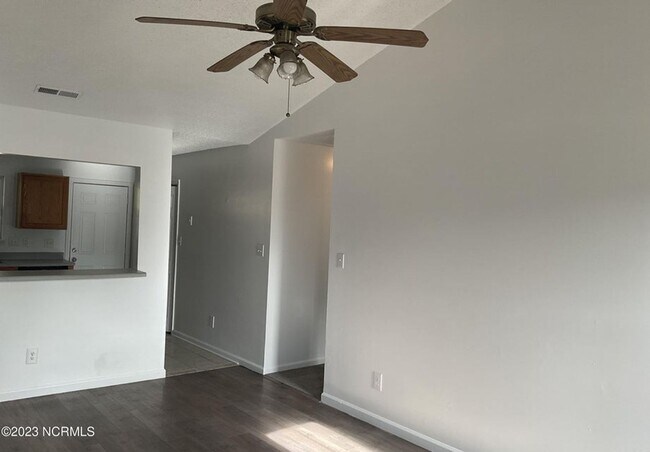 Building Photo - This adorable two bedroom two bath duplex ...