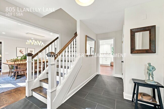Building Photo - 805 Llanelly Ln