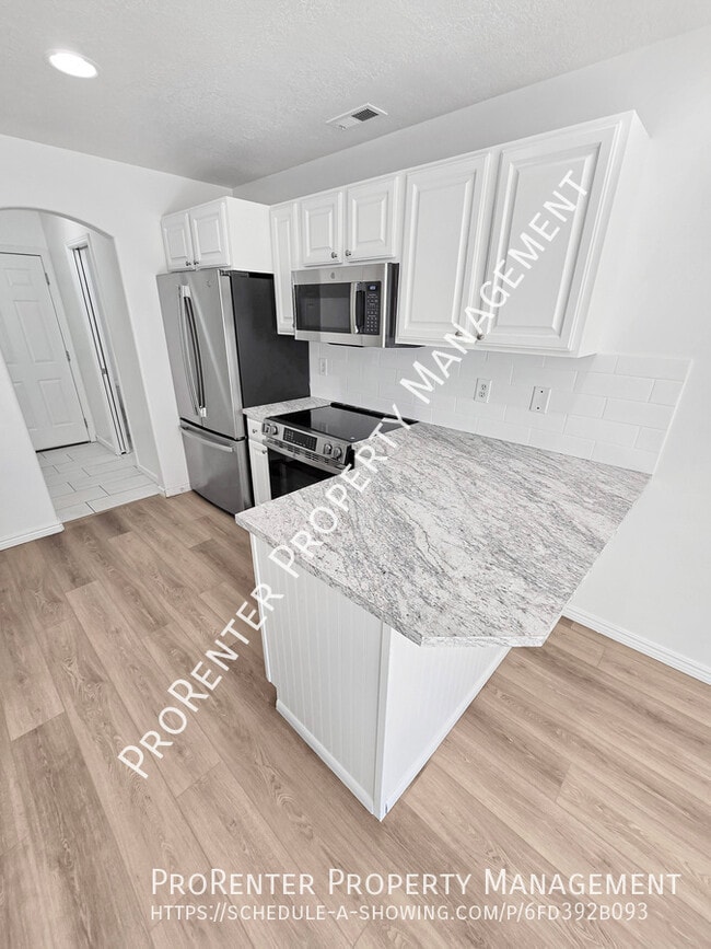 Building Photo - 652 W 800 N