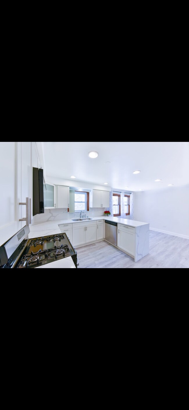 Building Photo - 4605 N Sayre Ave