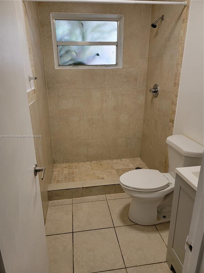 Foto del edificio - 28 SW 8th St