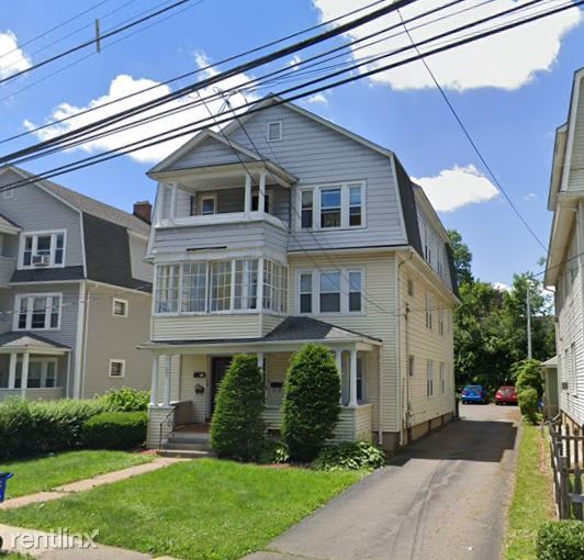 Primary Photo - 3 br, 1 bath Triplex - 219 Quaker Ln S 2nd...