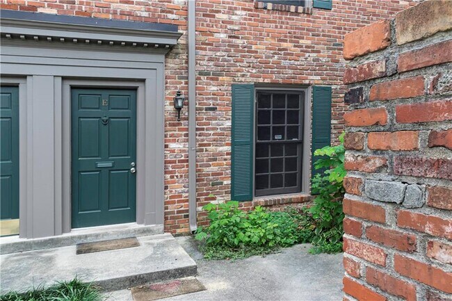 Building Photo - 3087 Colonial Way