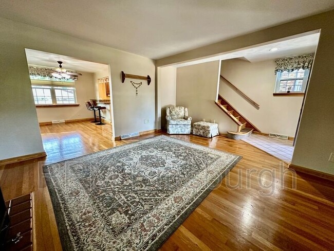 Photo - 1130 Downlook St House