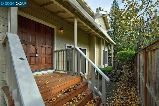 Building Photo - 6 Natividad Ln