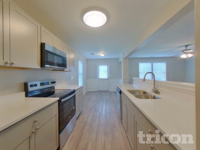 Building Photo - 149 Hidden Lakes Rd