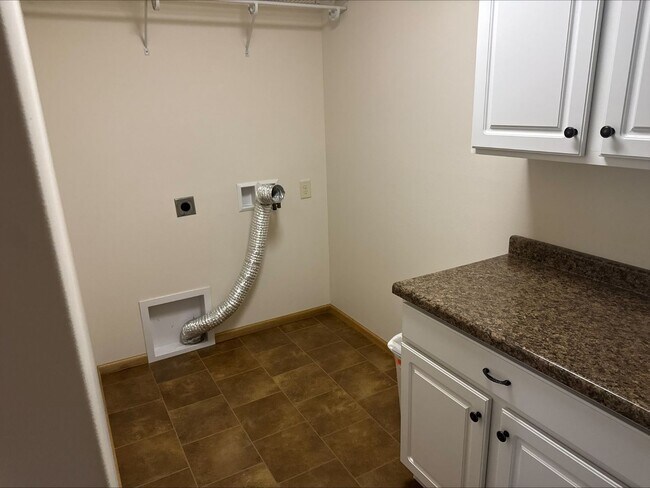 Building Photo - Onalaska Home in 55+ Community